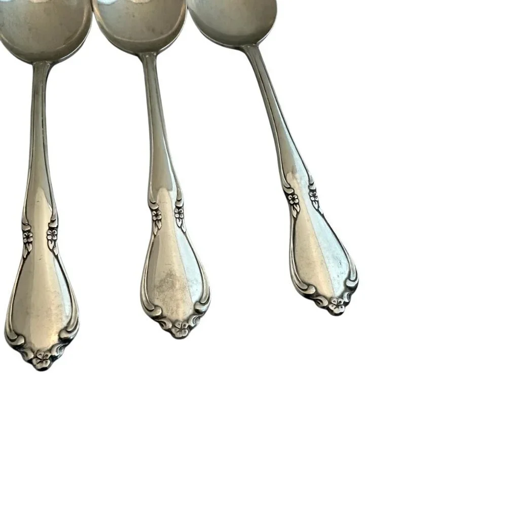 Oneidacraft Deluxe Stainless Flatware Set Chateau Floral 4 Table Spoons Large